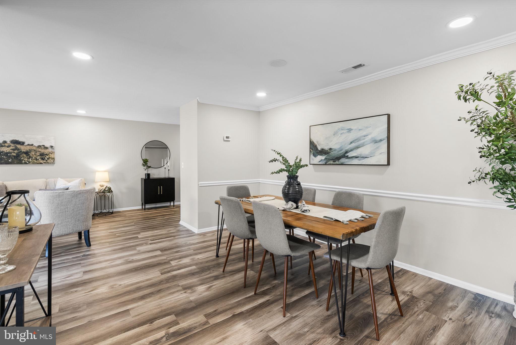 FARMINGDALE - Residential