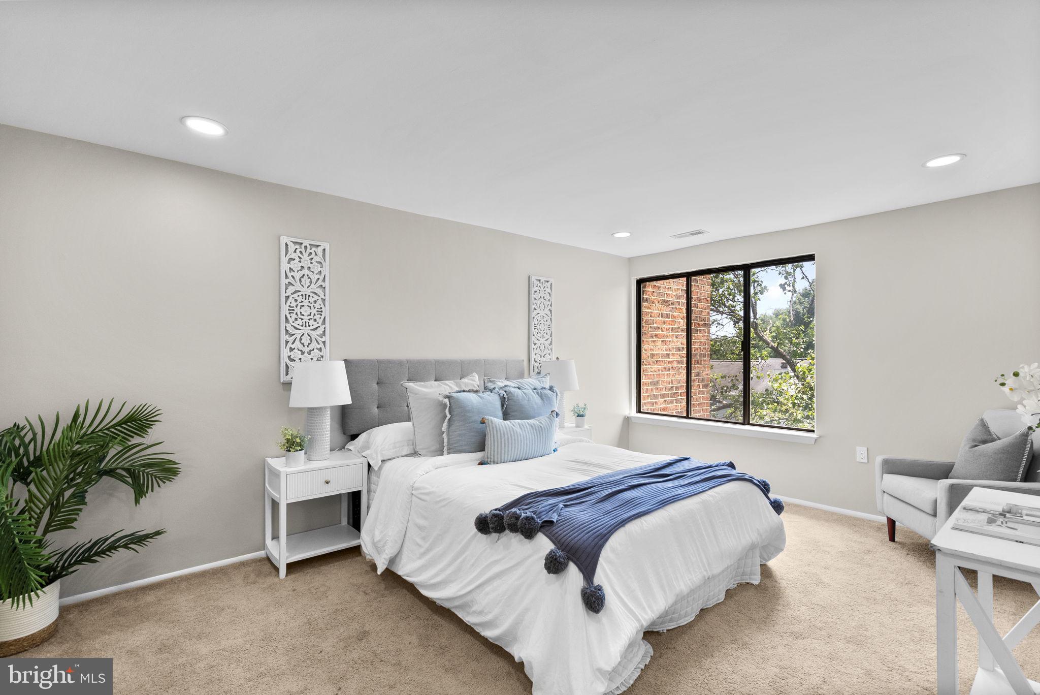 FARMINGDALE - Residential