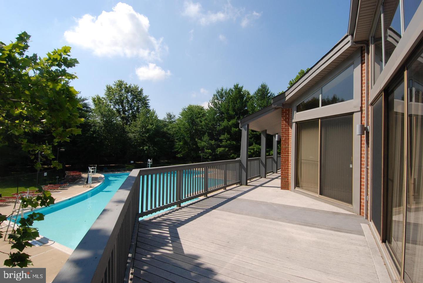 FARMINGDALE - Residential