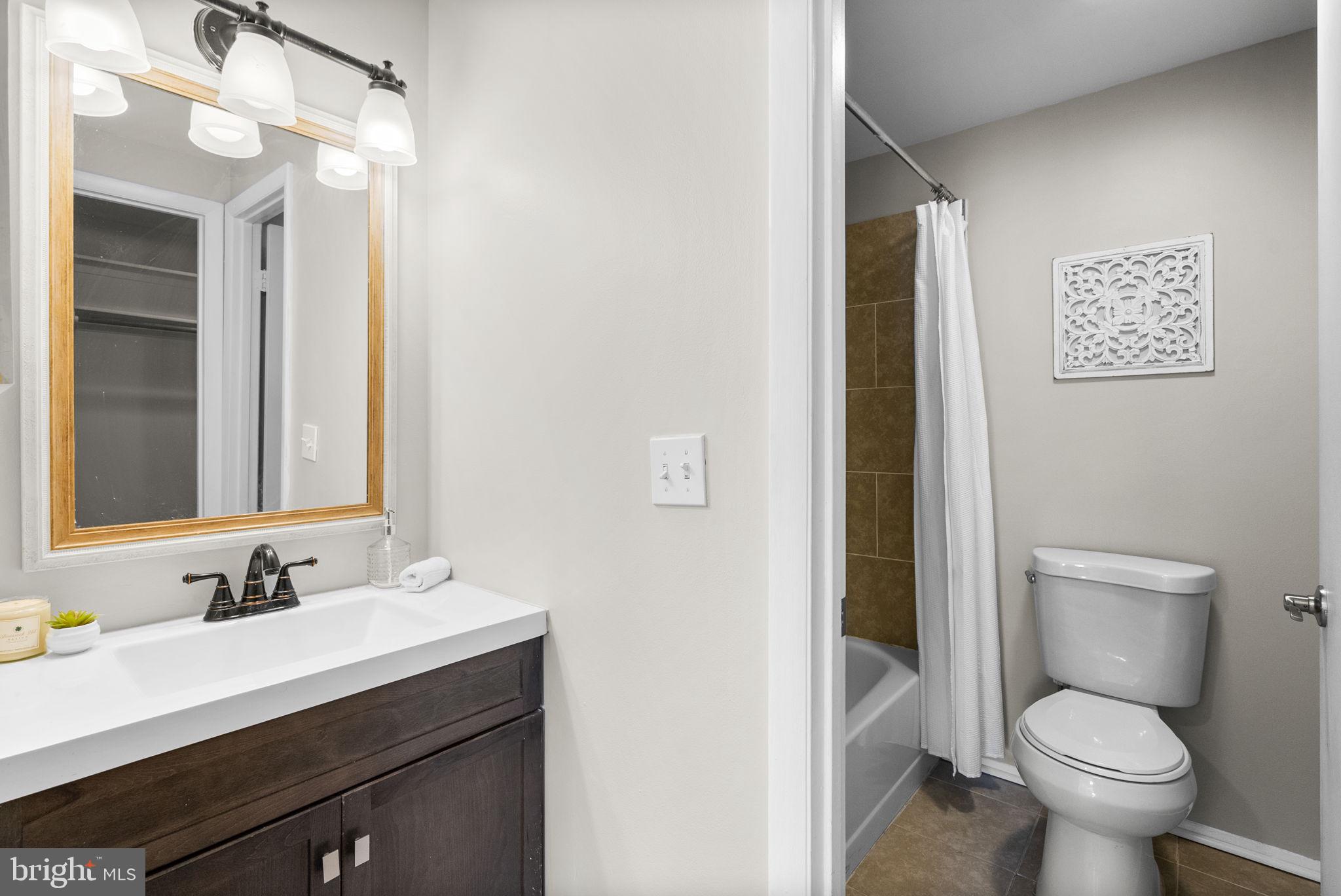 FARMINGDALE - Residential