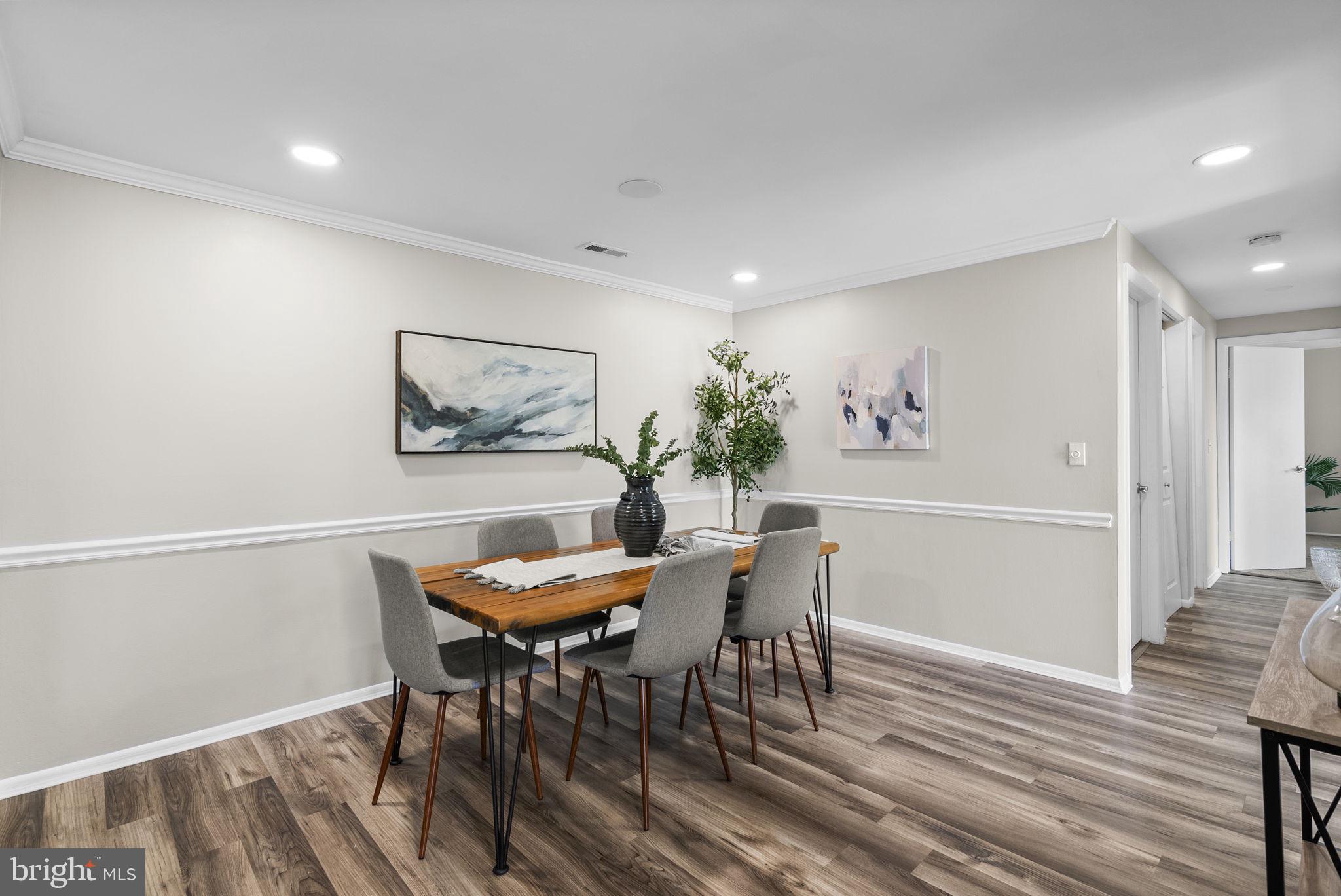 FARMINGDALE - Residential