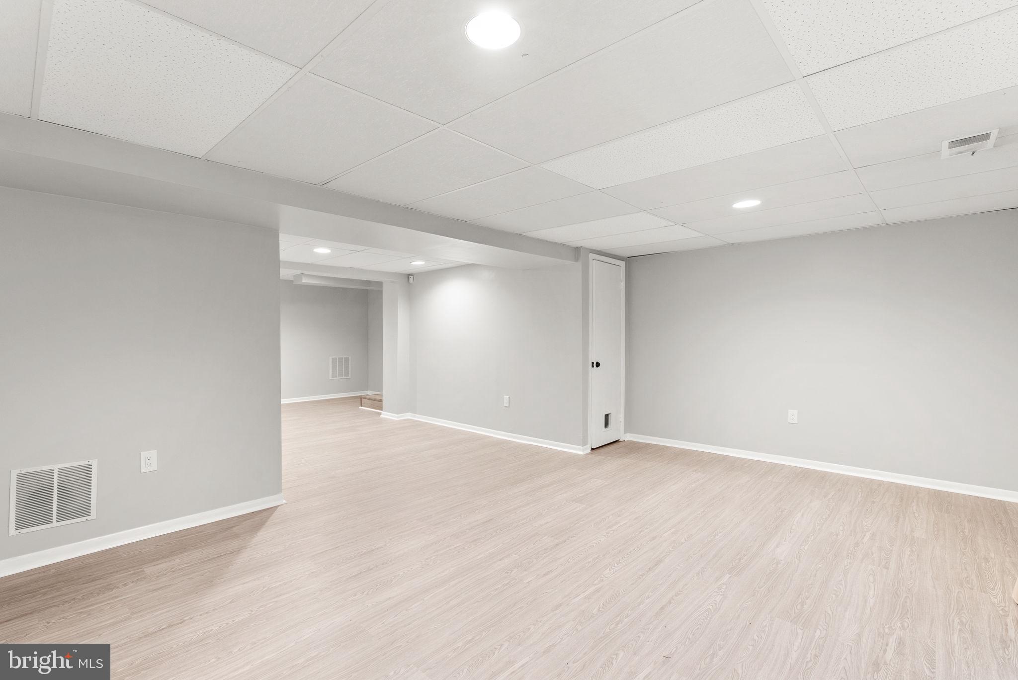 SENECA PARK - Residential Lease