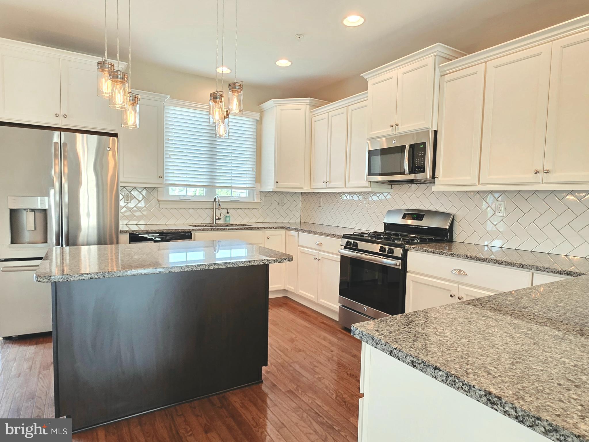 301 W HAMLIN AVENUE