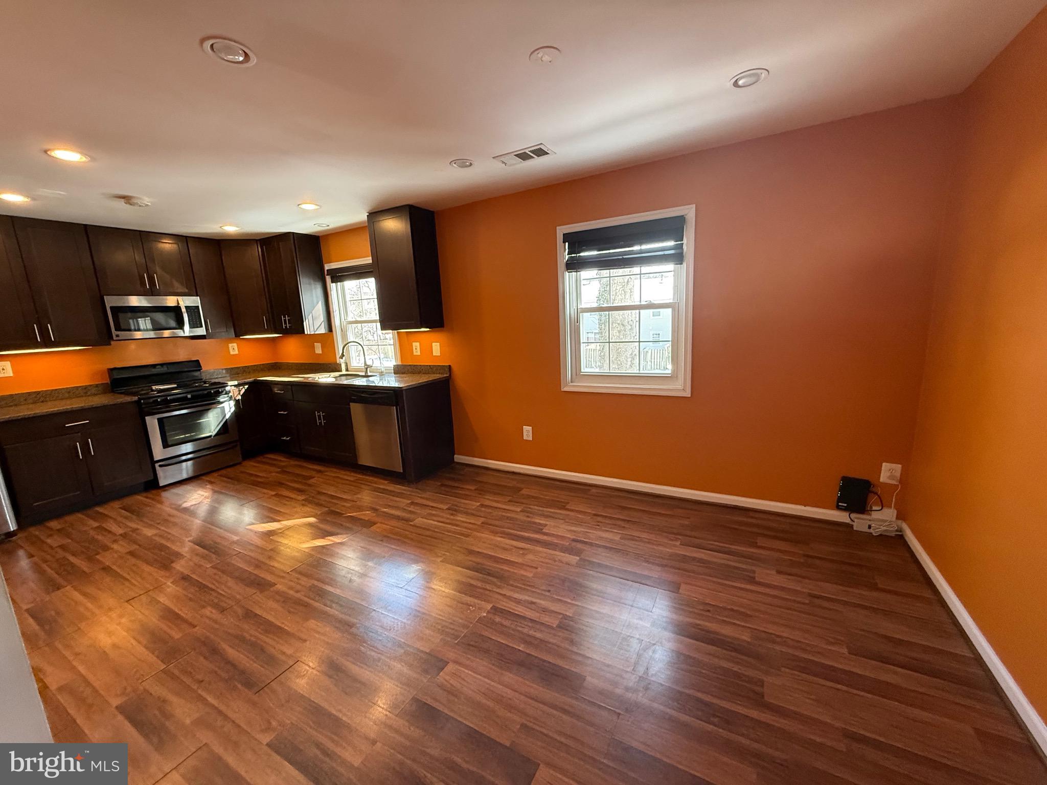 LAKE BRADDOCK - Residential