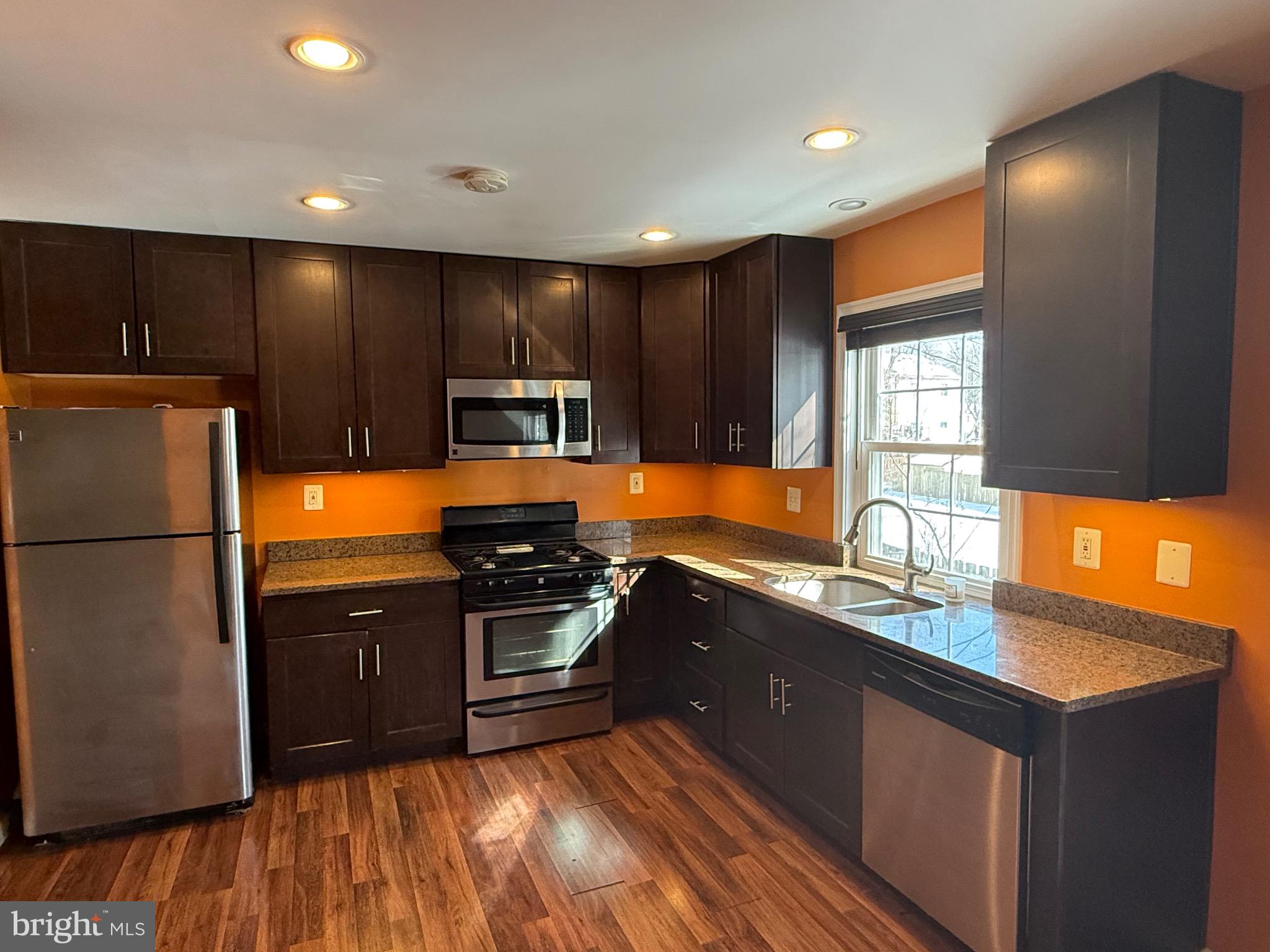 LAKE BRADDOCK - Residential