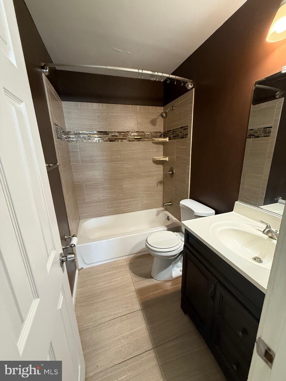 LAKE BRADDOCK - Residential