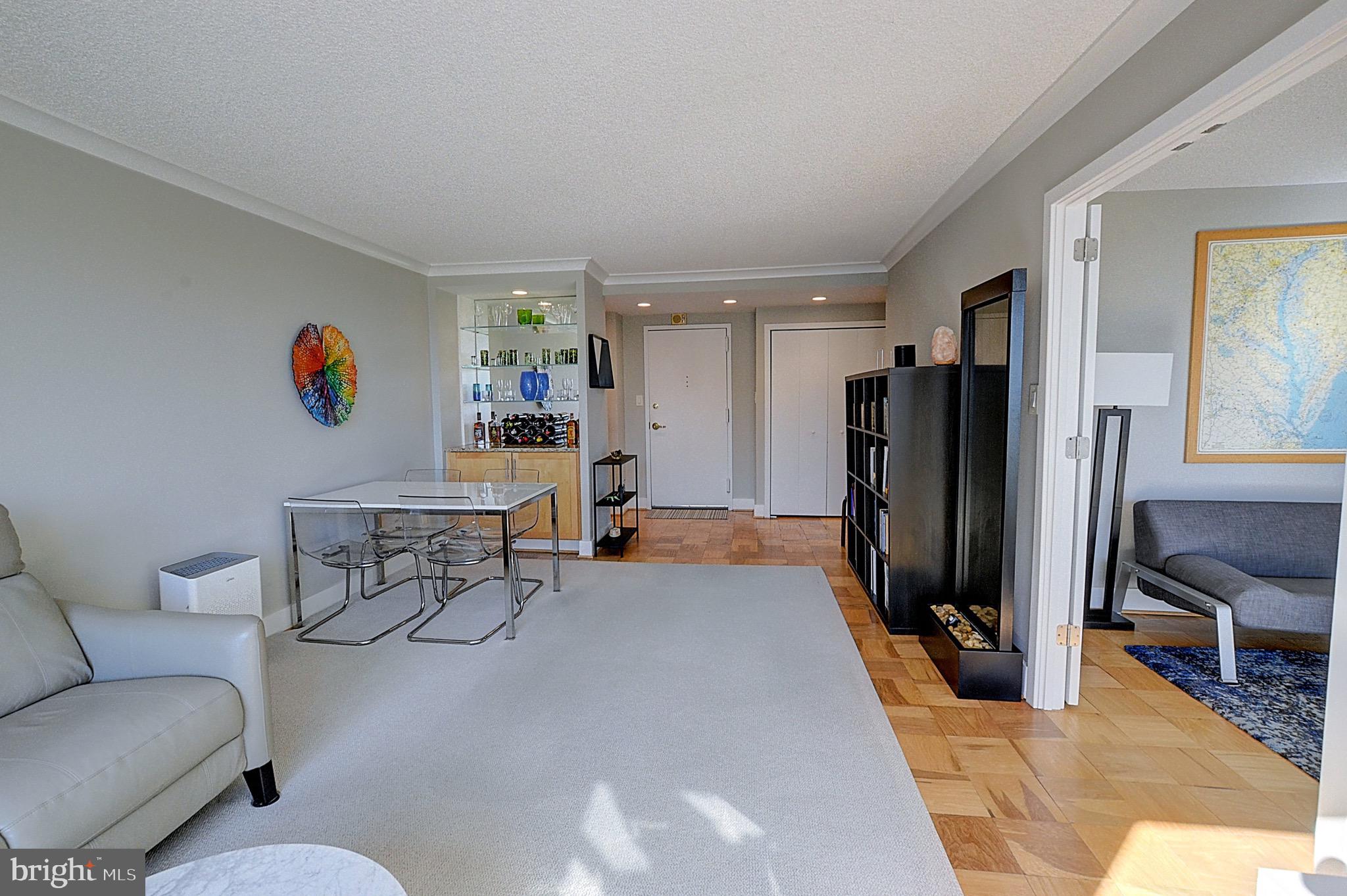 PROMENADE TOWERS - Residential