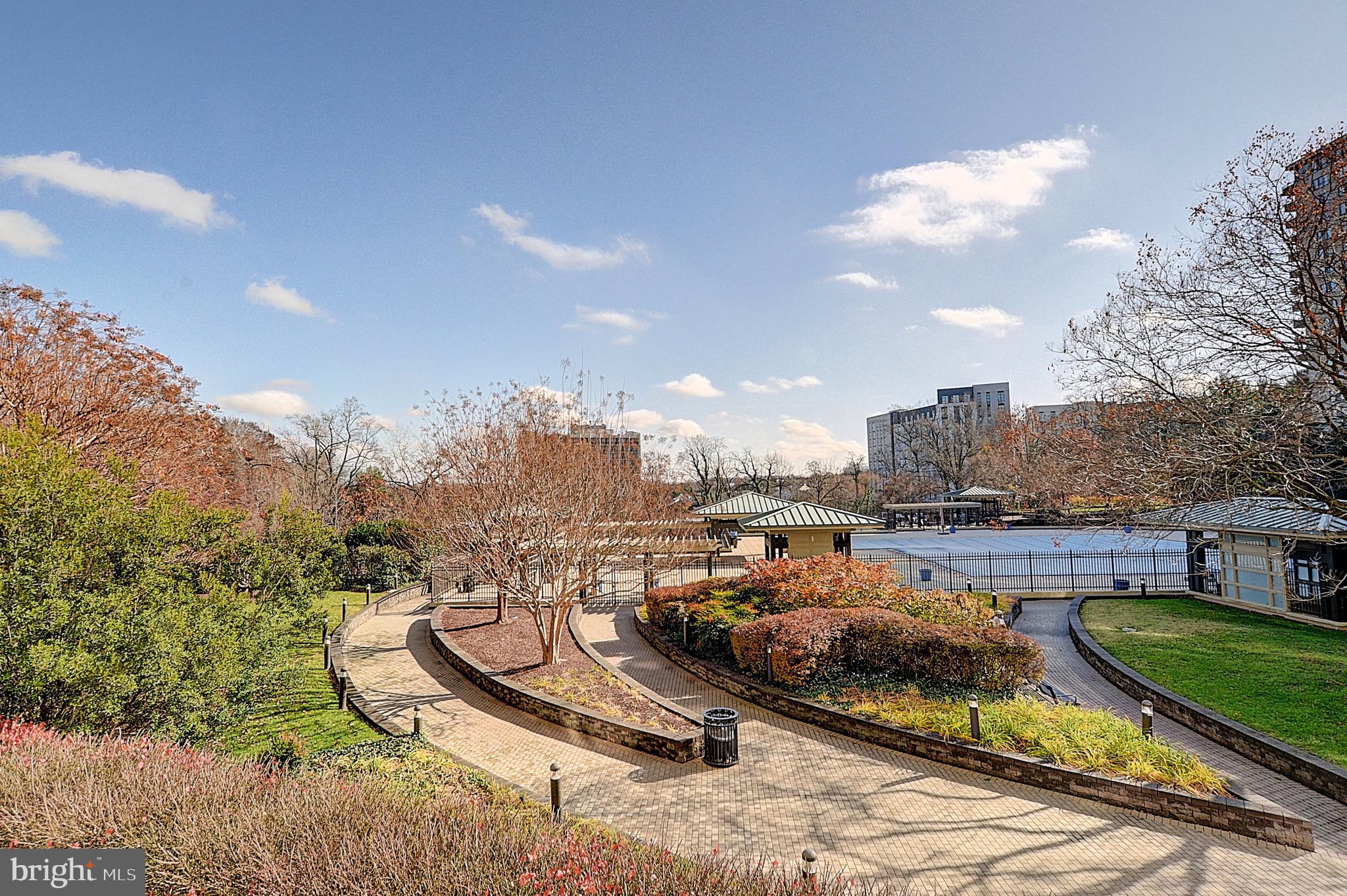 PROMENADE TOWERS - Residential