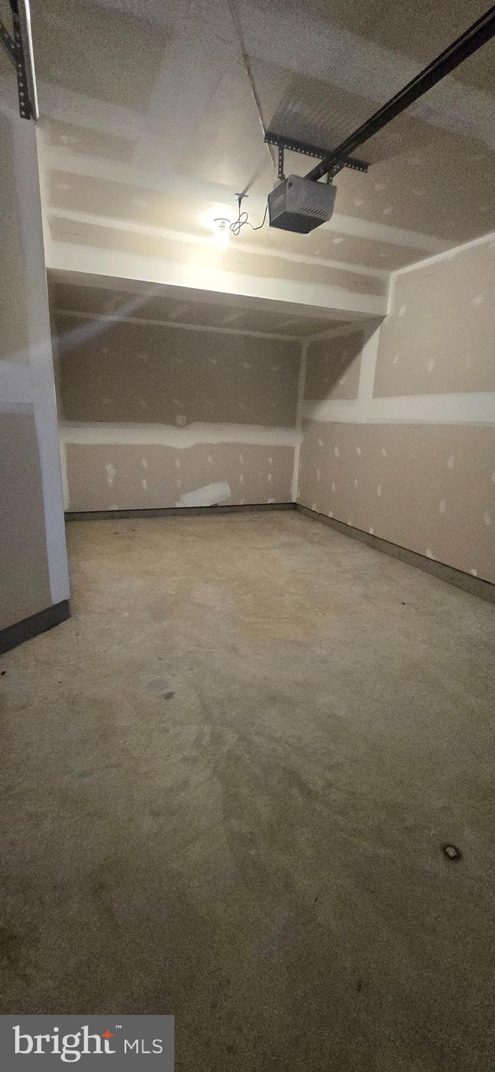 KING'S CROSSING - Residential Lease