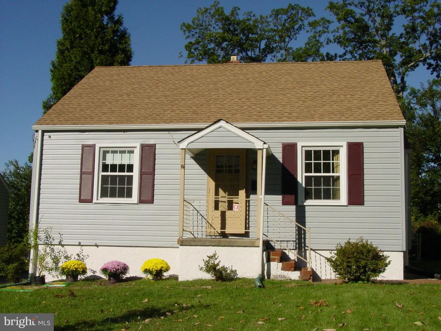 $4,000 to buyers closing! Neat & clean, move-in condition, many recent upgrades including: Fresh paint, 40yr roof, siding, windows, some appliances and more! Open concept kitchen/Dining room. Huge club room. Wonderful fenced rear yard with fruit trees.    Easy to show.   REDUCED 03/03/17  /// FLOORS REFINISHED 2/12/17