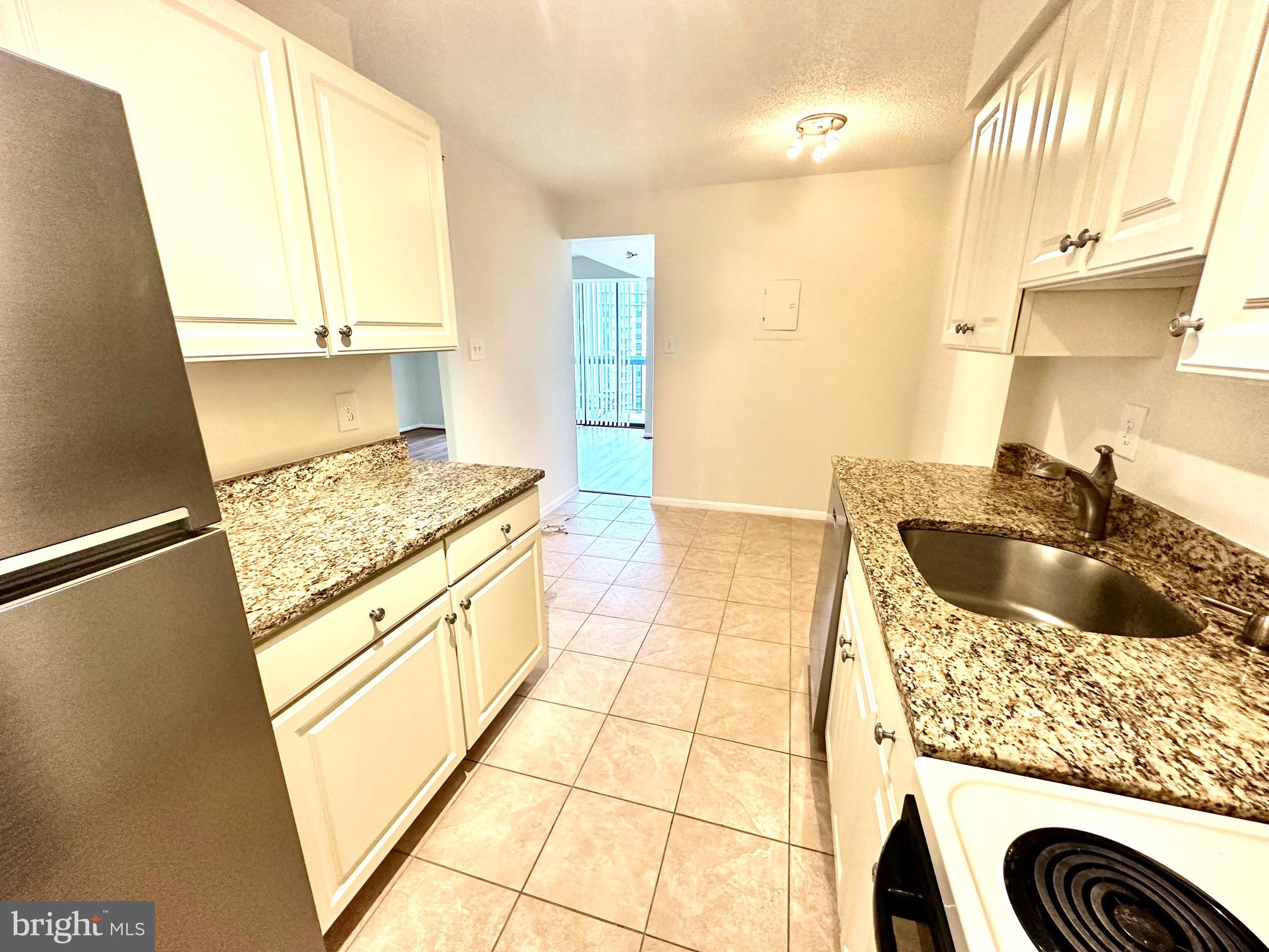 CHELSEA TOWERS - Residential Lease