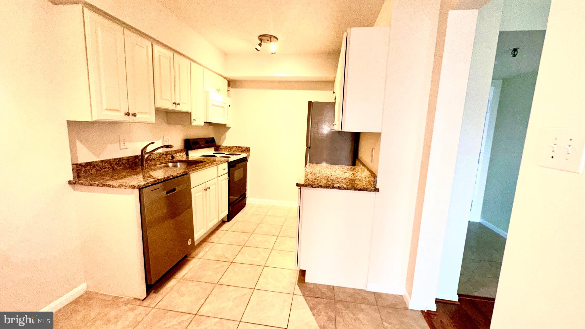 CHELSEA TOWERS - Residential Lease