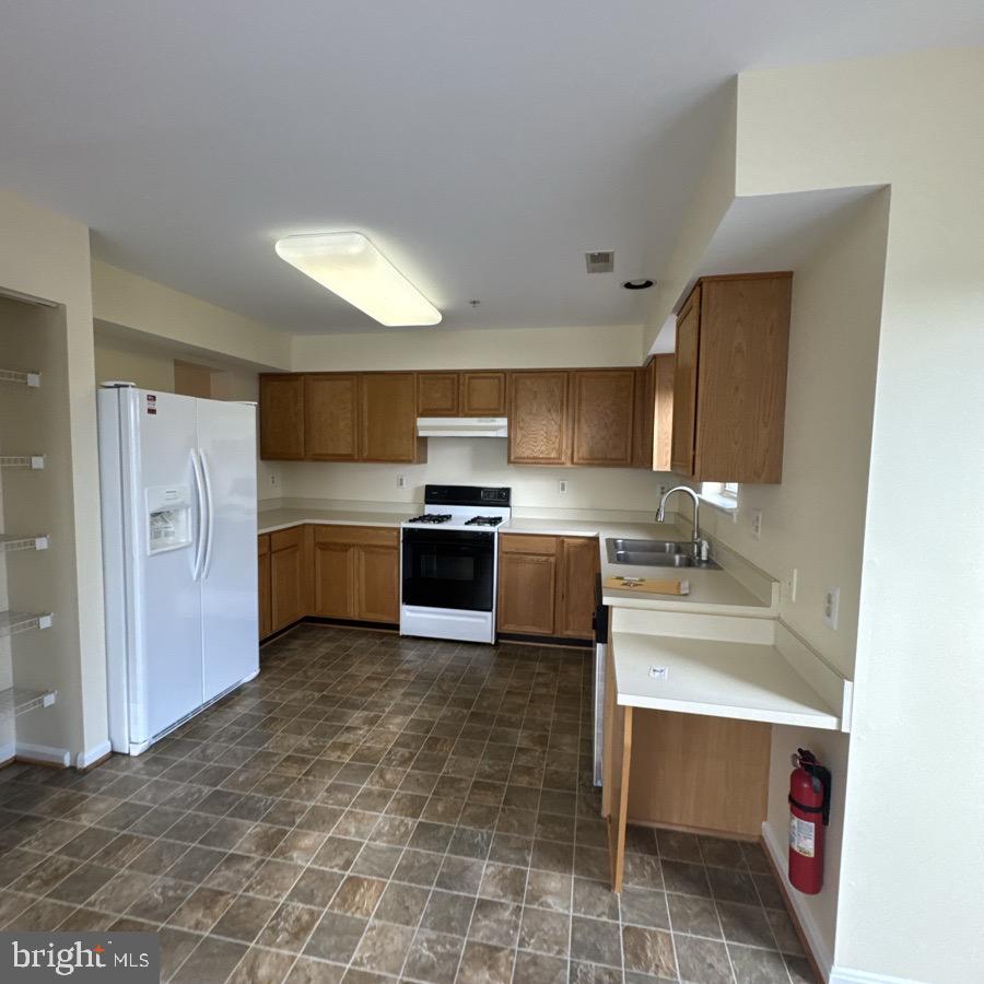 CROMWELL FOUNTAIN - Residential Lease