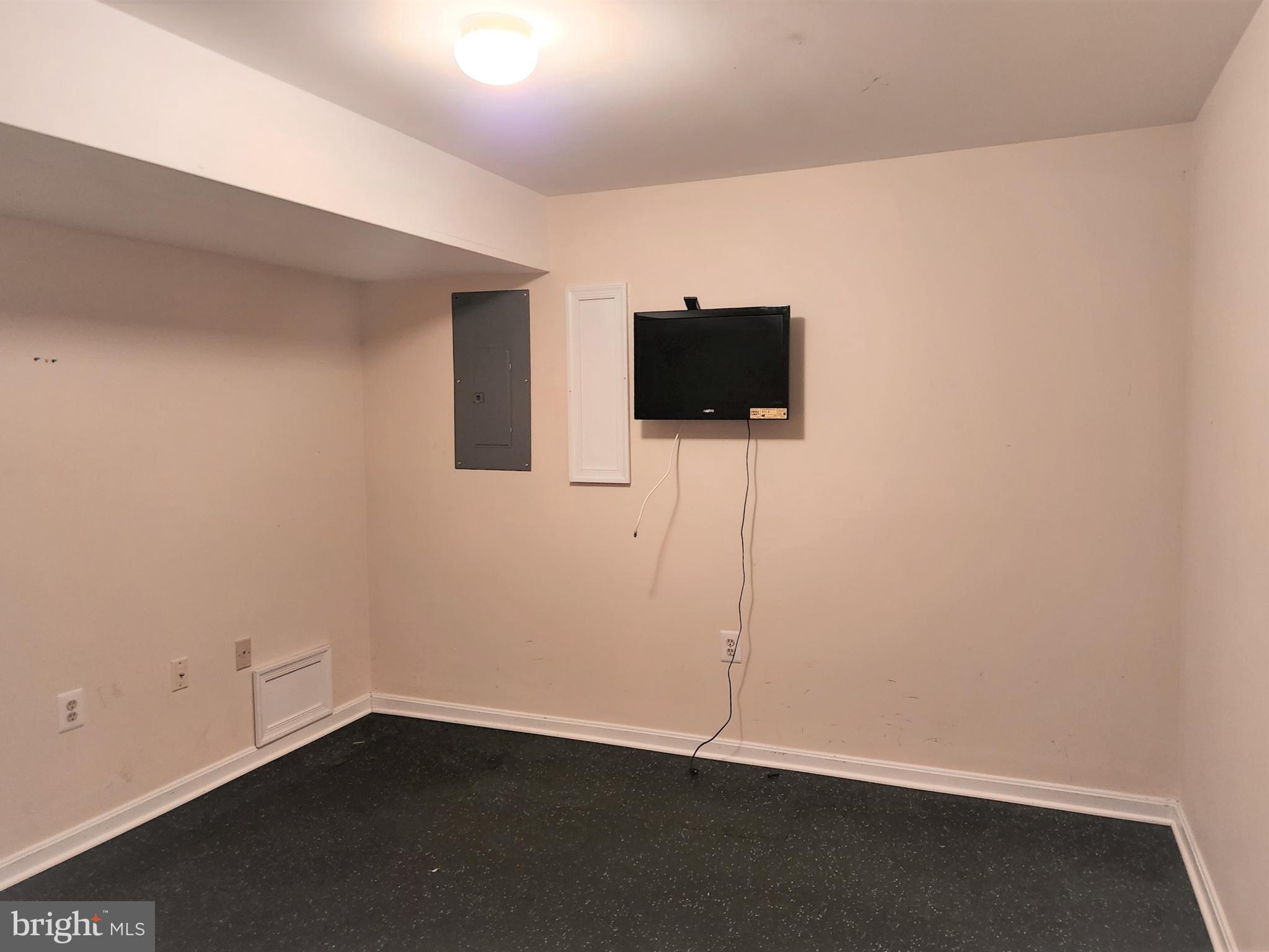 CROMWELL FOUNTAIN - Residential Lease