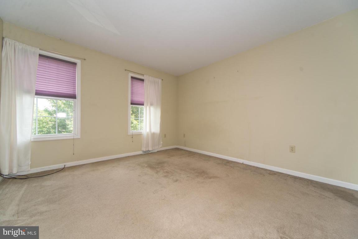 VILLAGE SQUARE - Residential