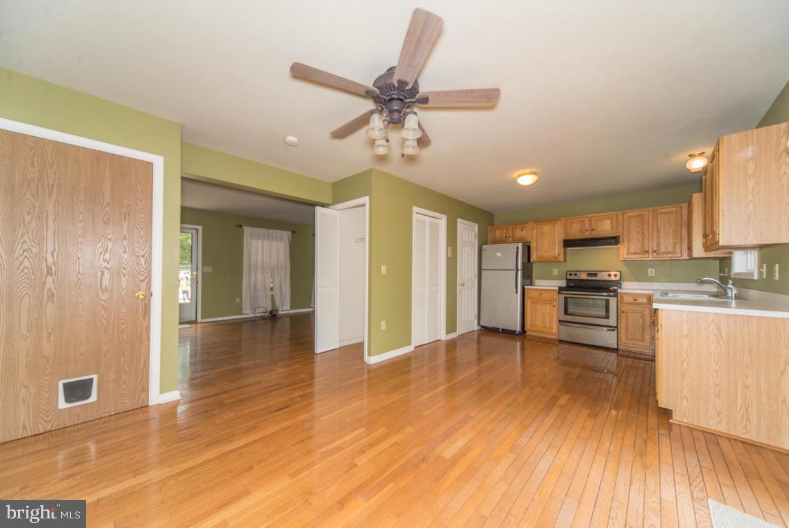 VILLAGE SQUARE - Residential