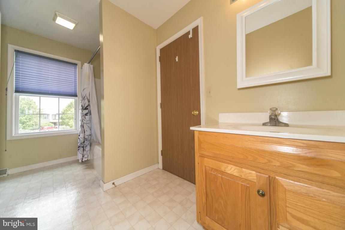 VILLAGE SQUARE - Residential