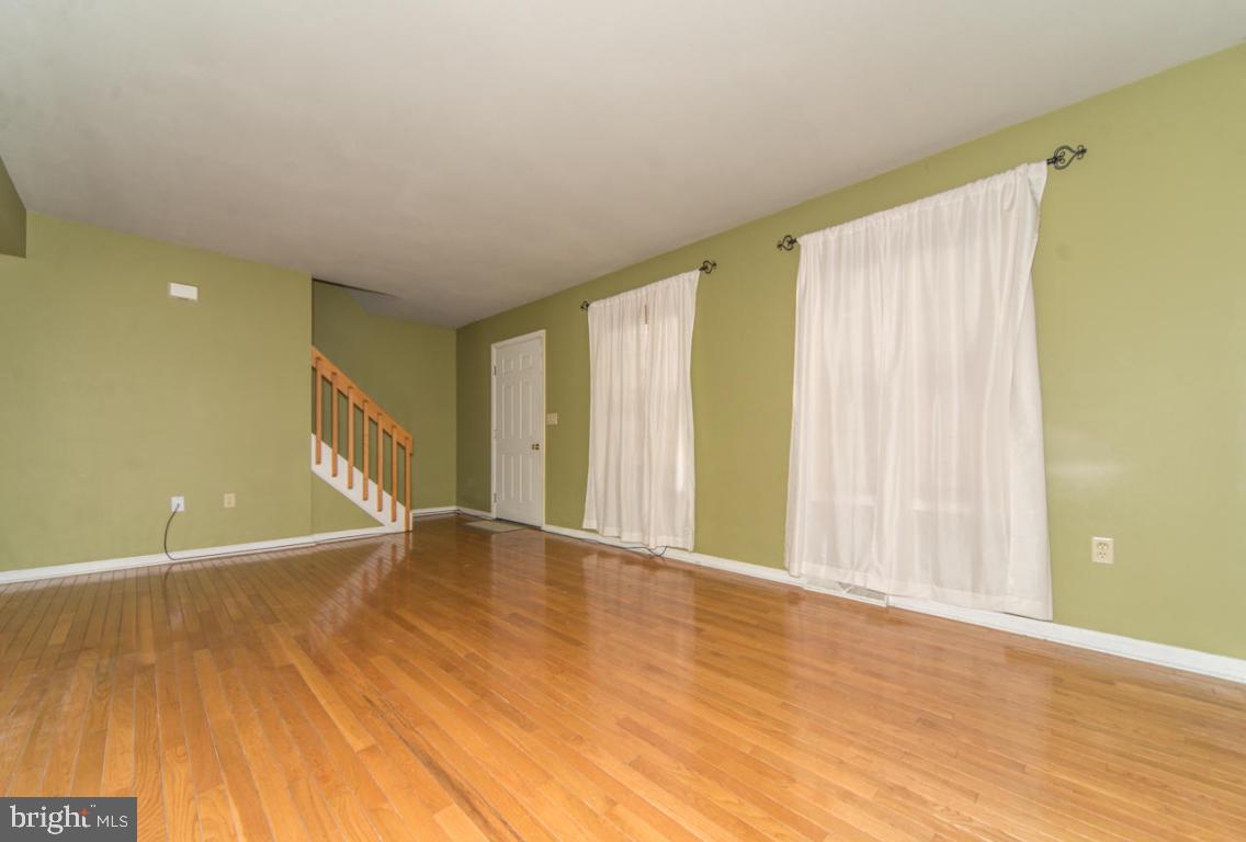 VILLAGE SQUARE - Residential