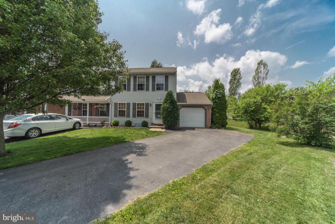 VILLAGE SQUARE - Residential