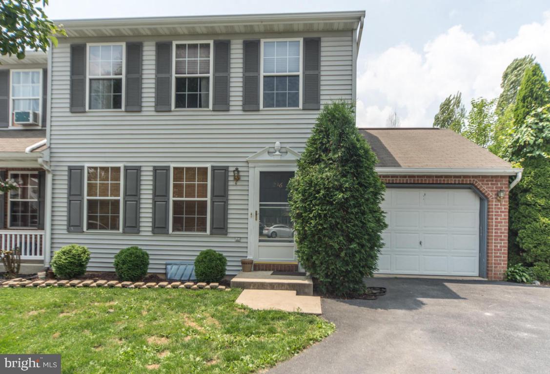 VILLAGE SQUARE - Residential