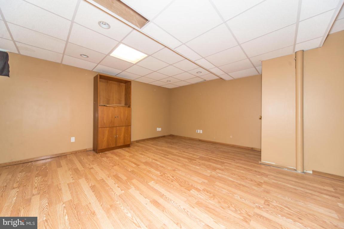 VILLAGE SQUARE - Residential