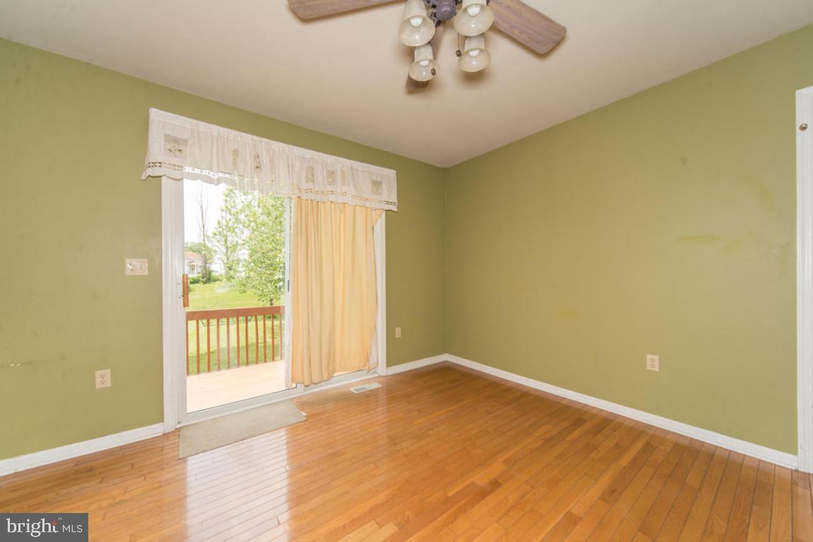 VILLAGE SQUARE - Residential