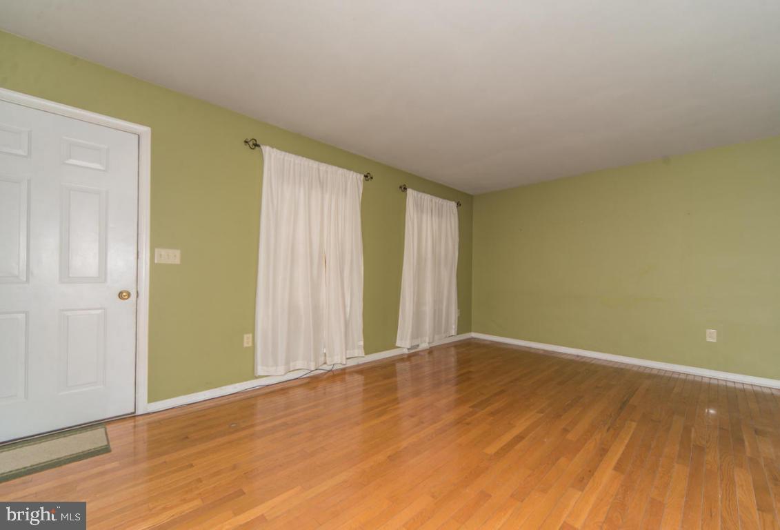 VILLAGE SQUARE - Residential