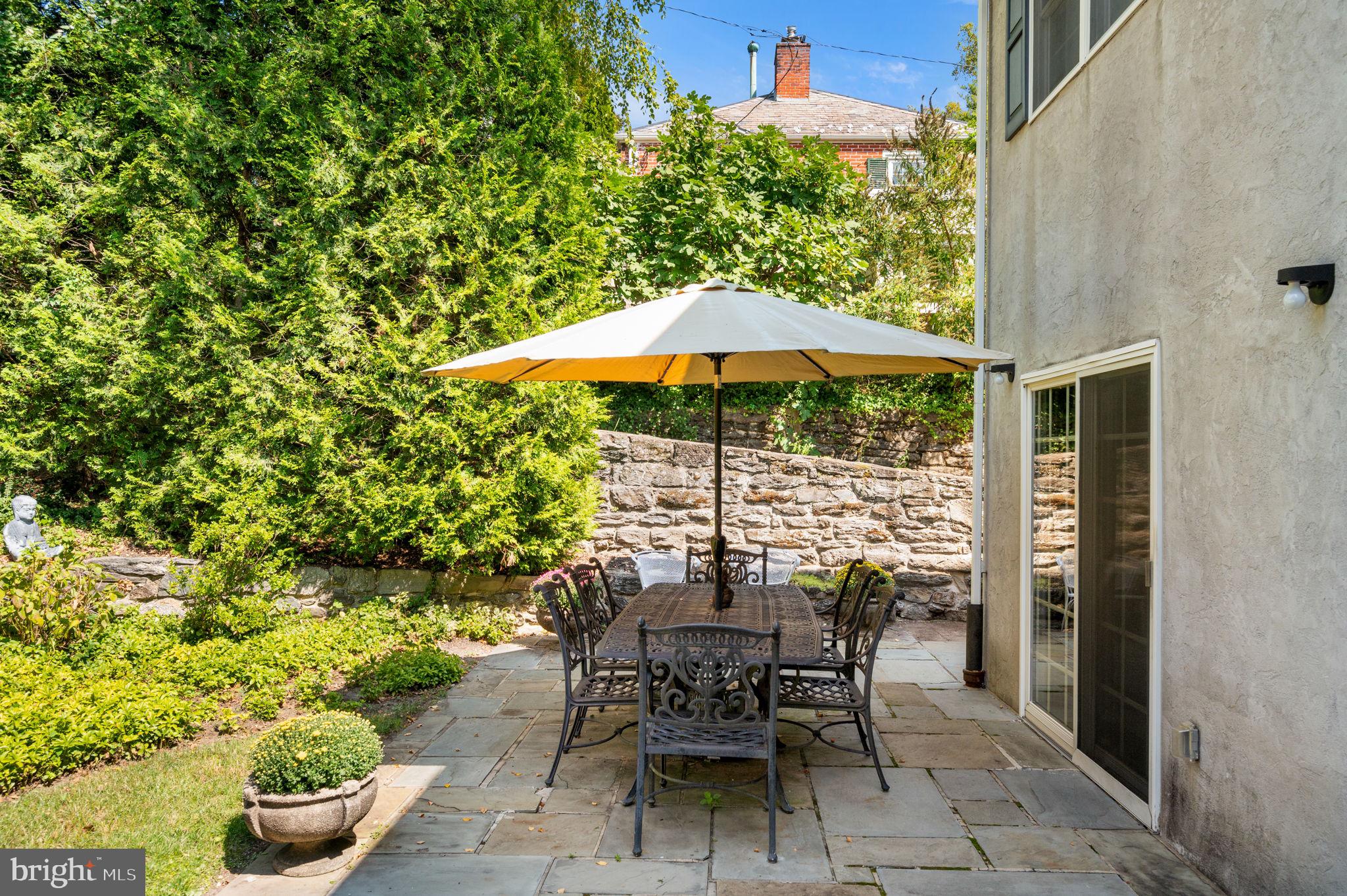 CHESTNUT HILL - Residential