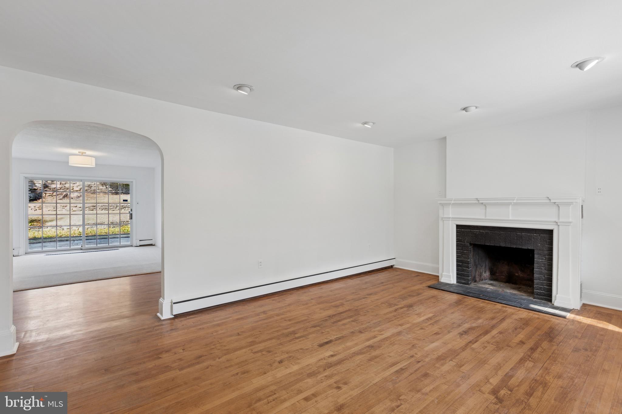 CHESTNUT HILL - Residential