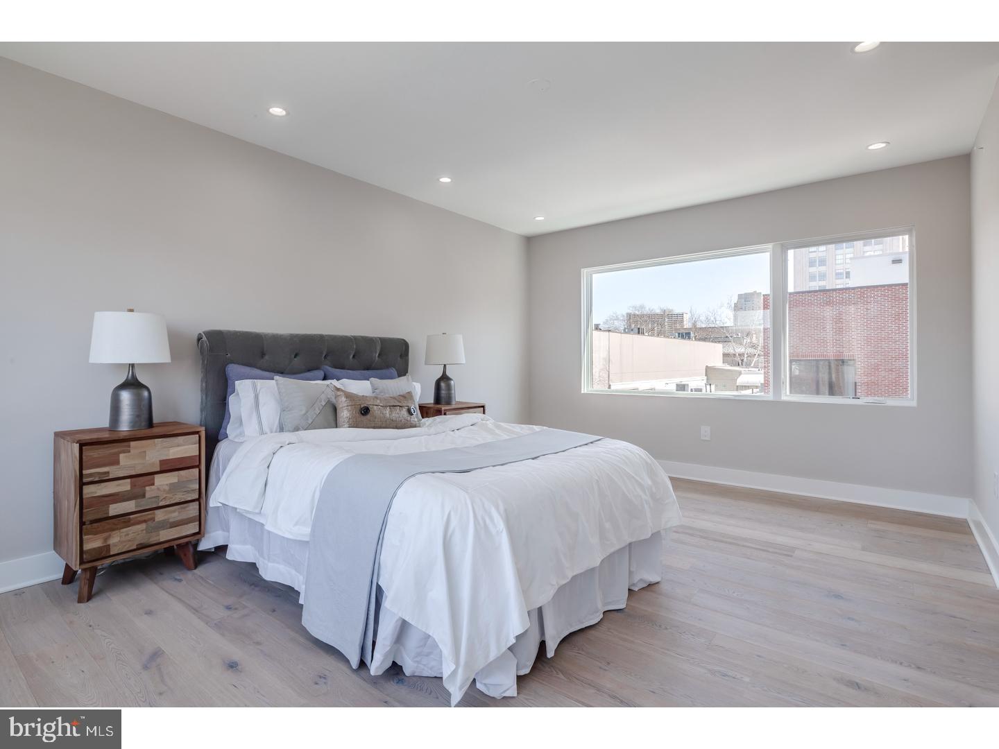 LOGAN SQUARE - Residential