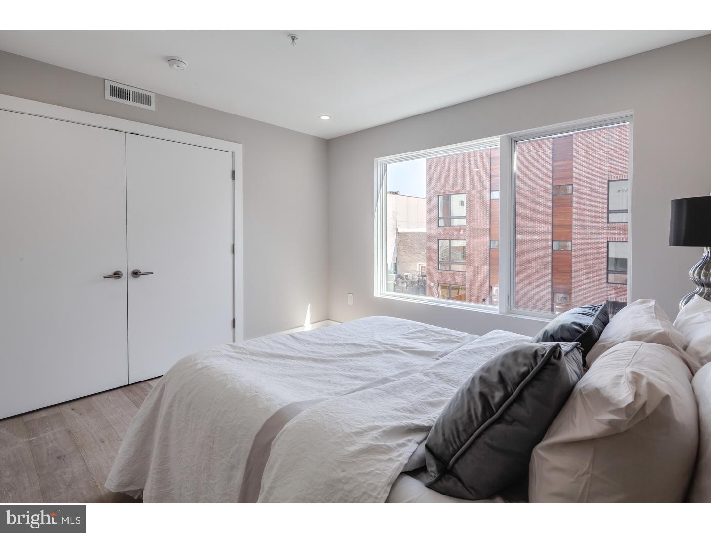 LOGAN SQUARE - Residential