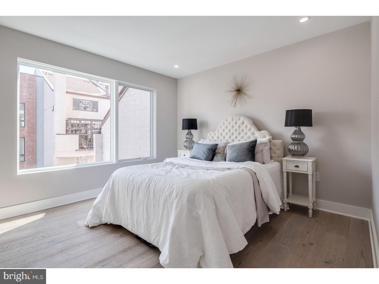 LOGAN SQUARE - Residential