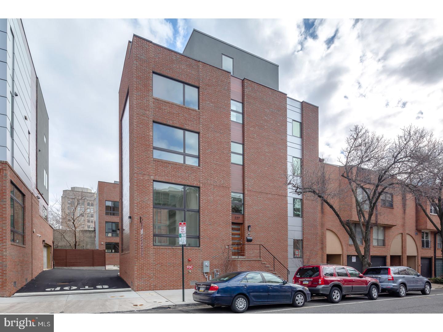 LOGAN SQUARE - Residential