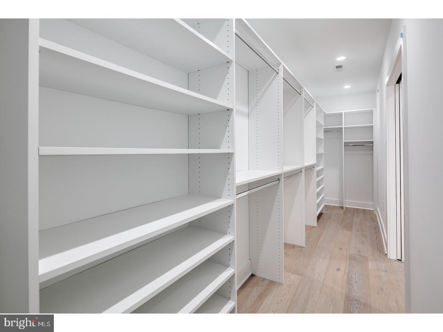 LOGAN SQUARE - Residential