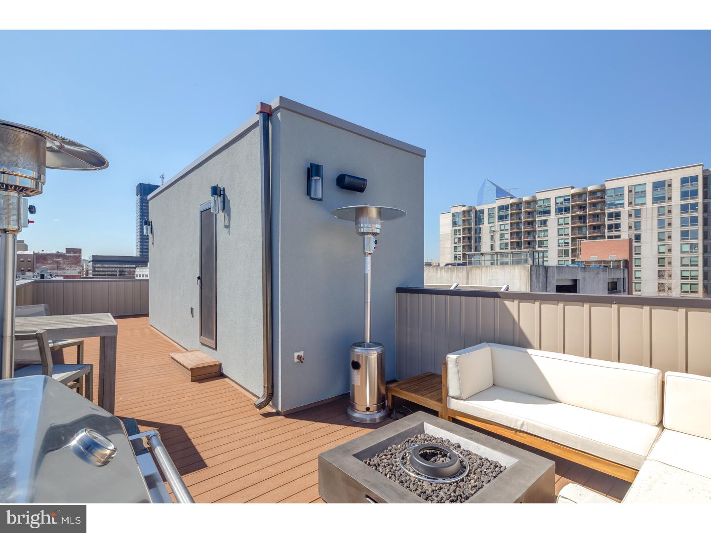 LOGAN SQUARE - Residential