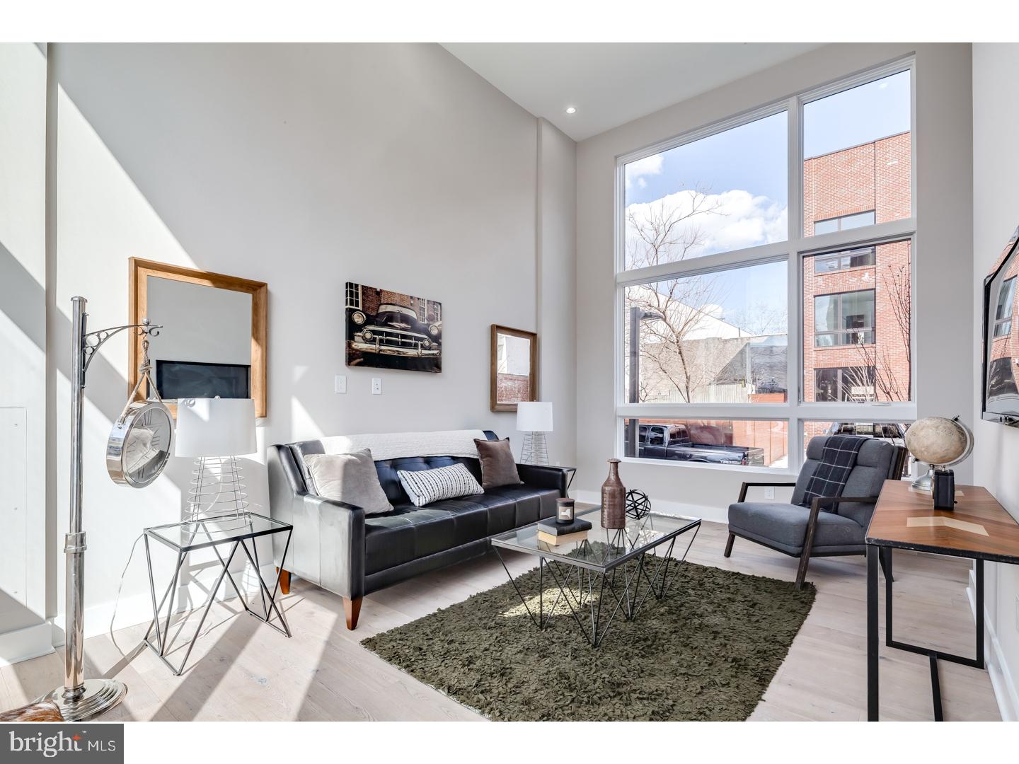 LOGAN SQUARE - Residential