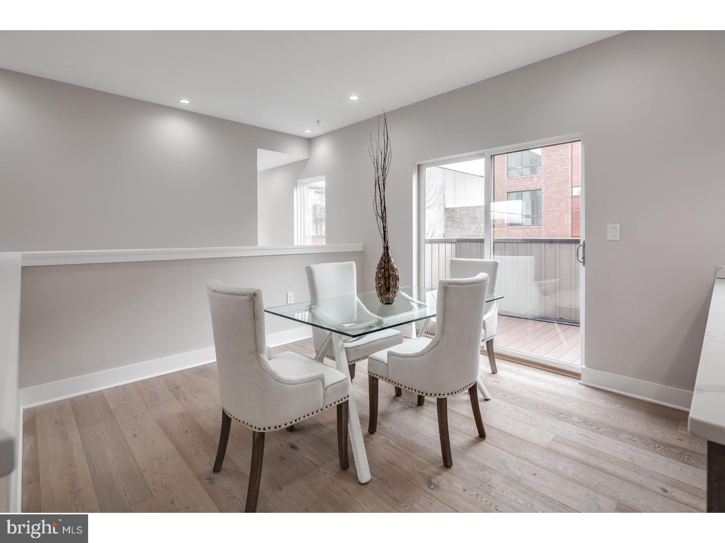 LOGAN SQUARE - Residential