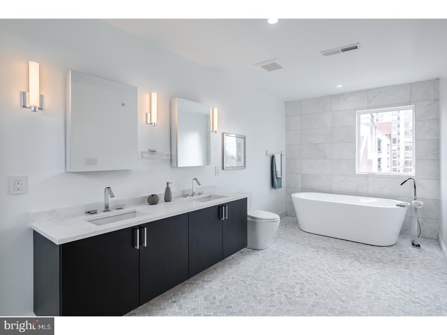 LOGAN SQUARE - Residential