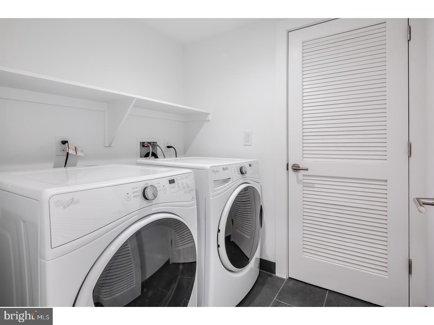 LOGAN SQUARE - Residential