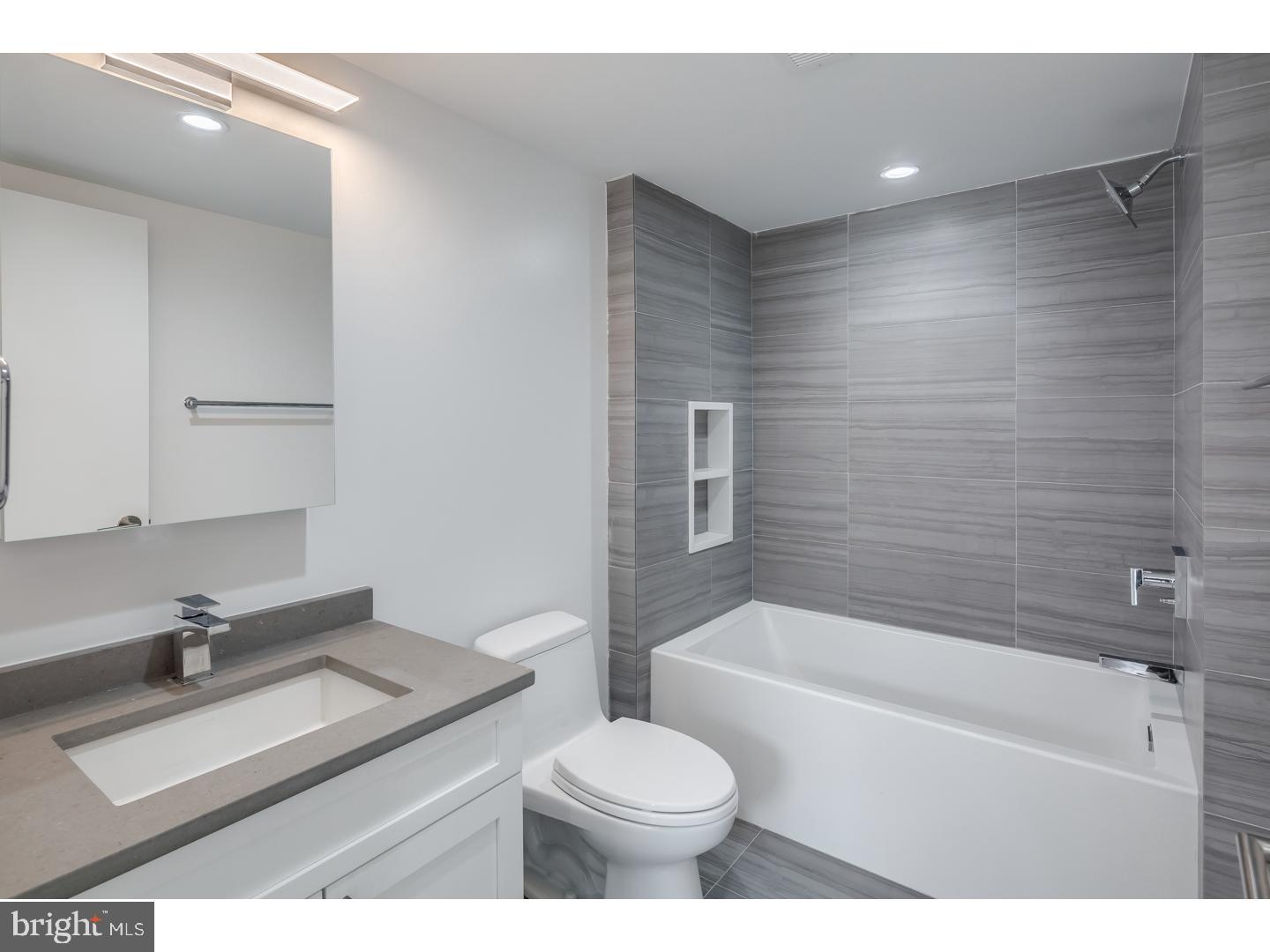 LOGAN SQUARE - Residential