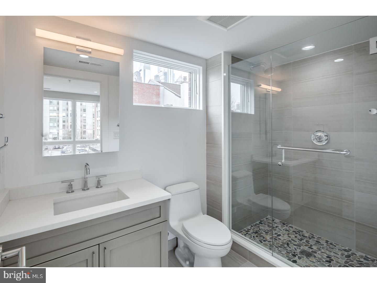 LOGAN SQUARE - Residential