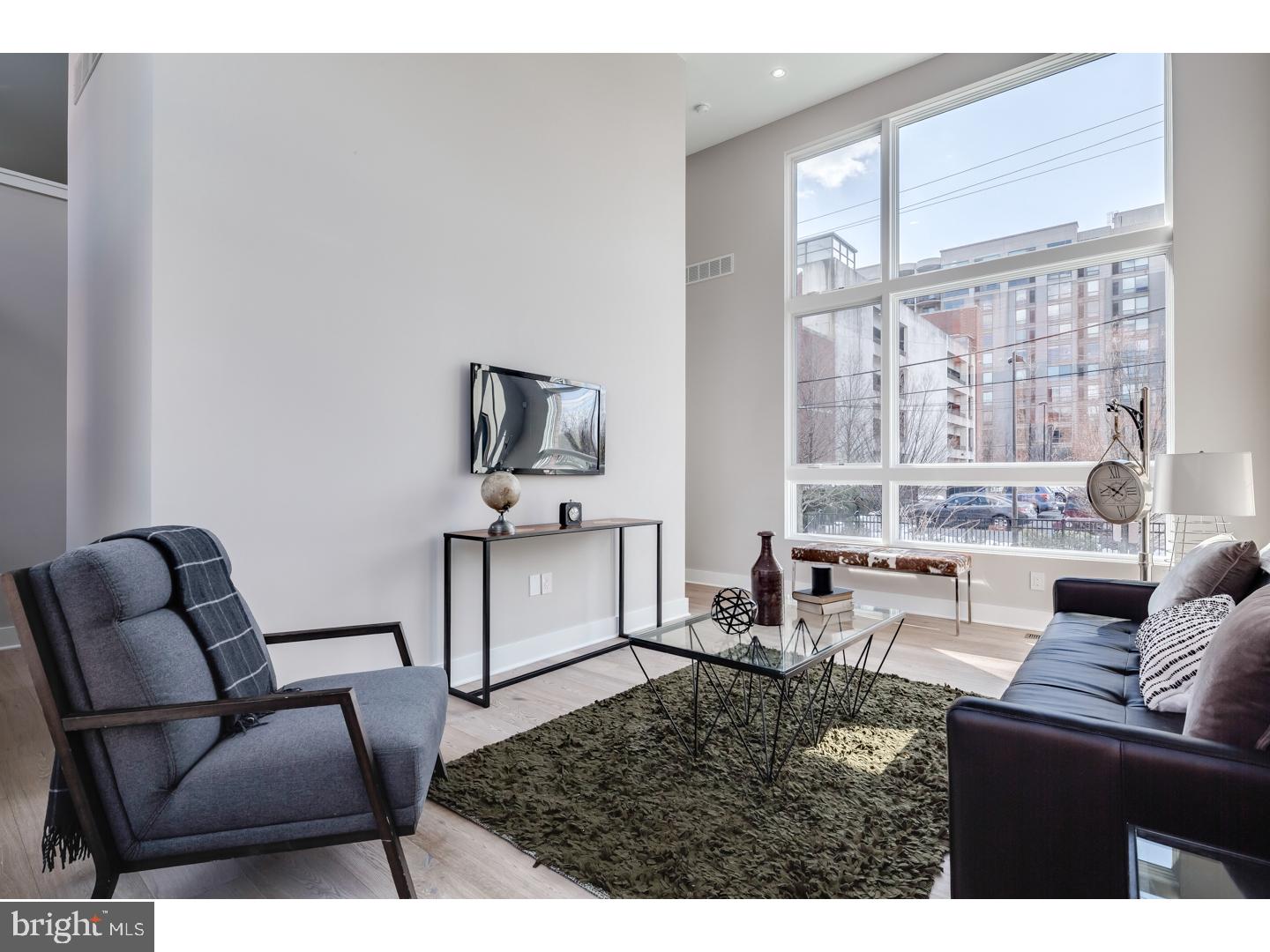 LOGAN SQUARE - Residential