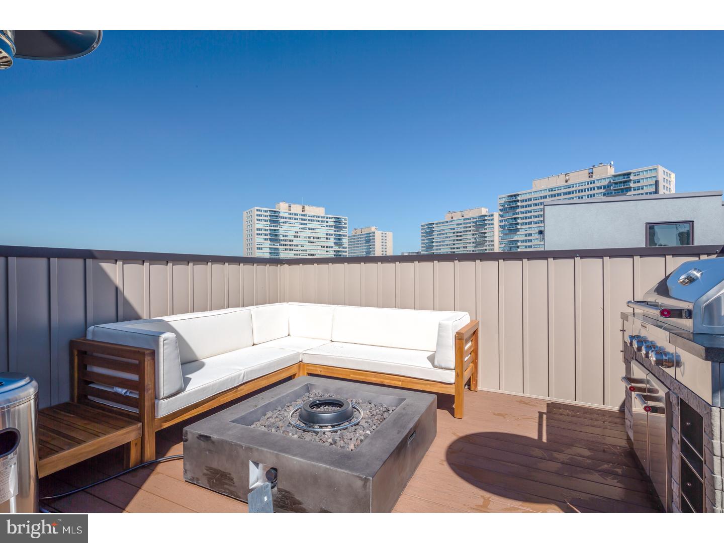 LOGAN SQUARE - Residential