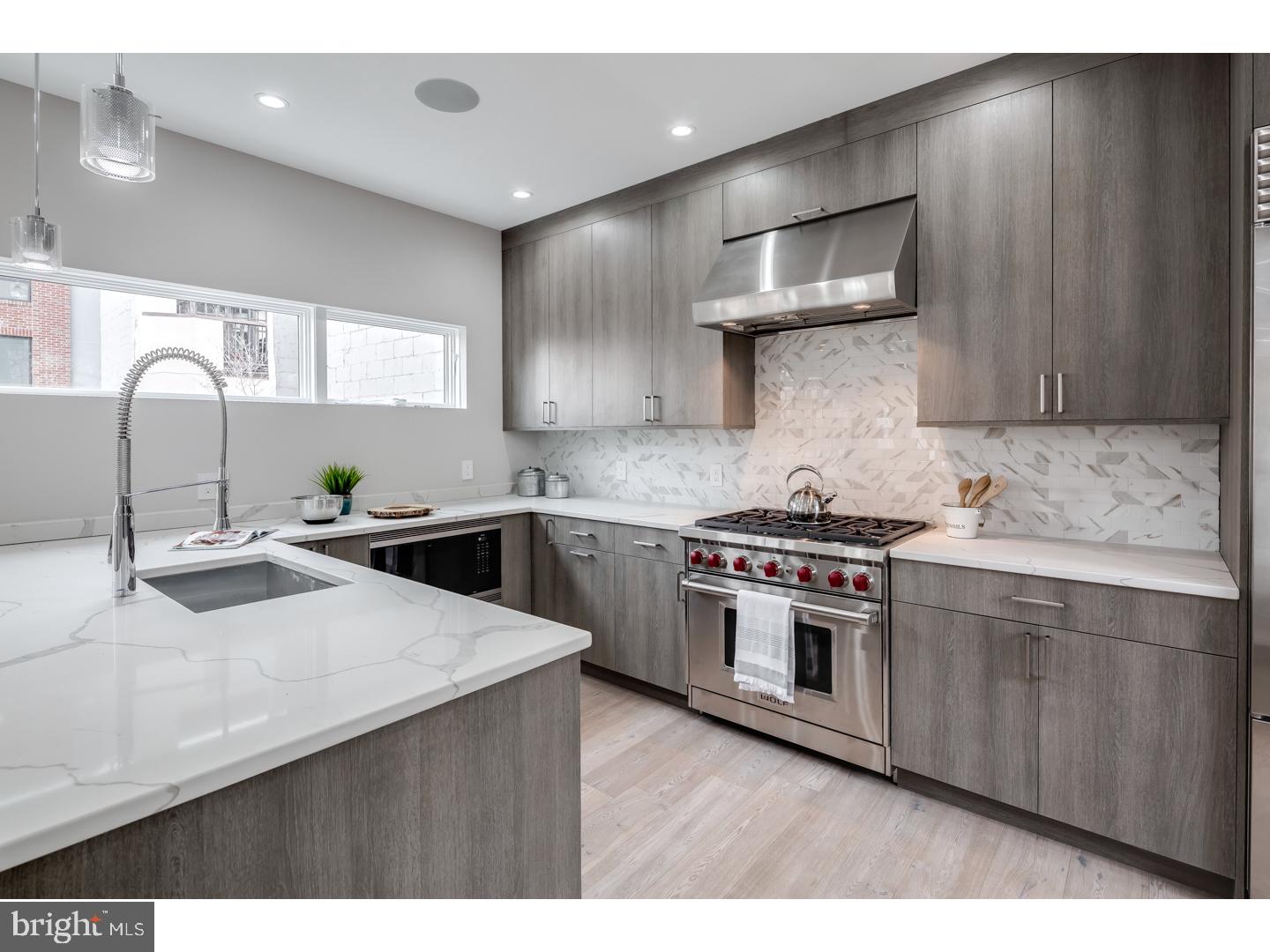 LOGAN SQUARE - Residential