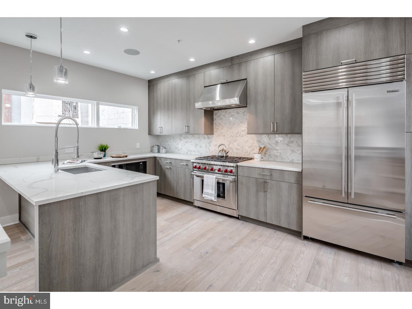 LOGAN SQUARE - Residential