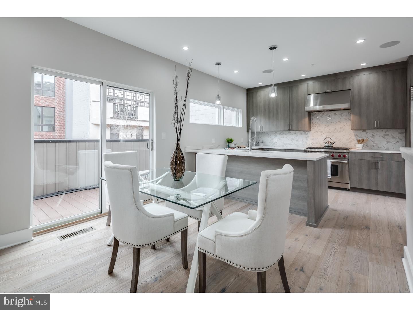 LOGAN SQUARE - Residential