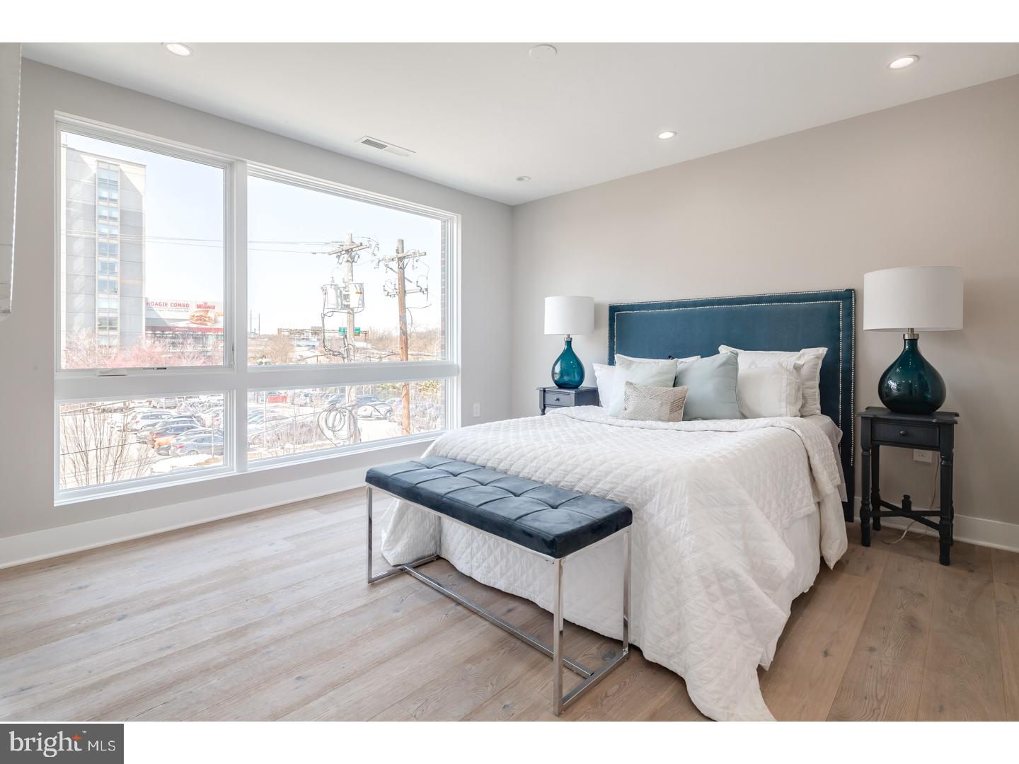 LOGAN SQUARE - Residential