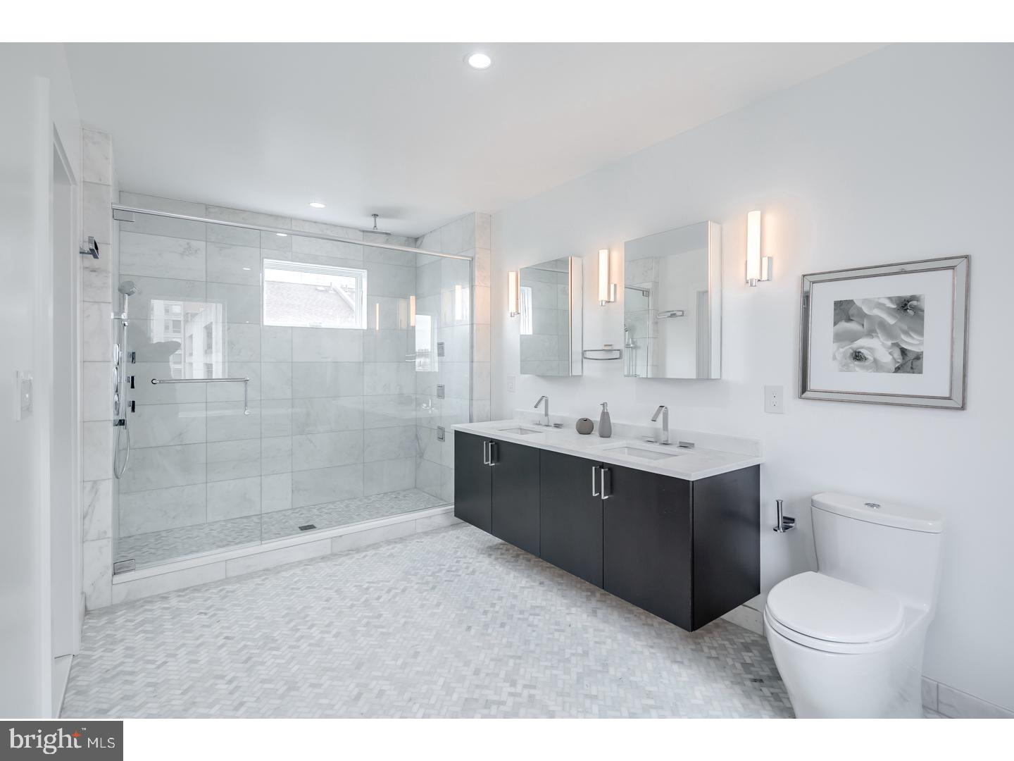 LOGAN SQUARE - Residential