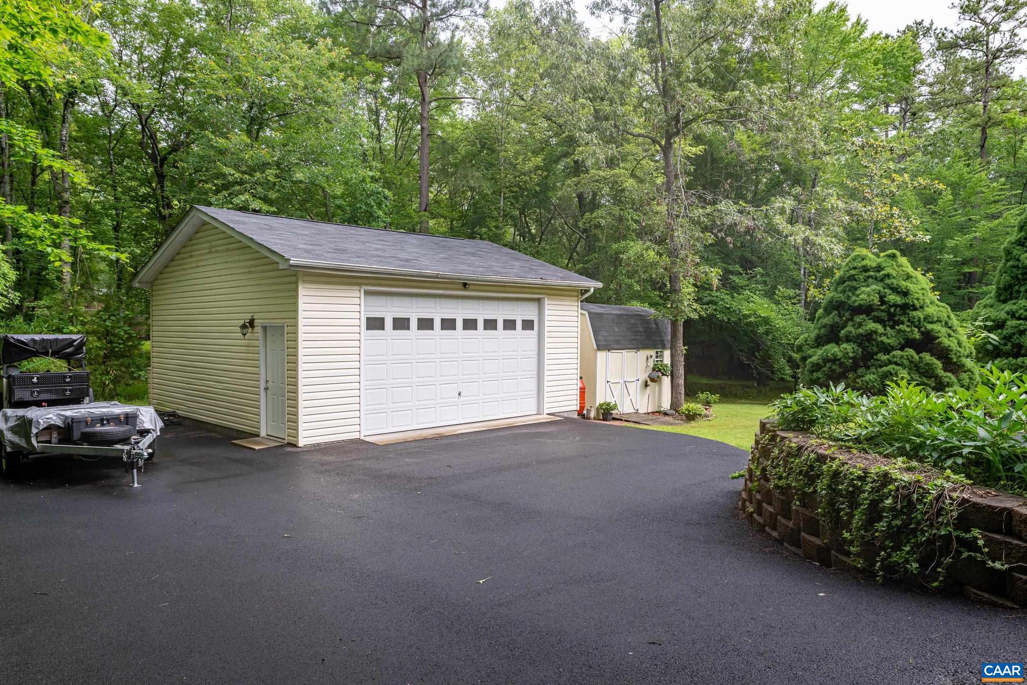 LAKE MONTICELLO - Residential
