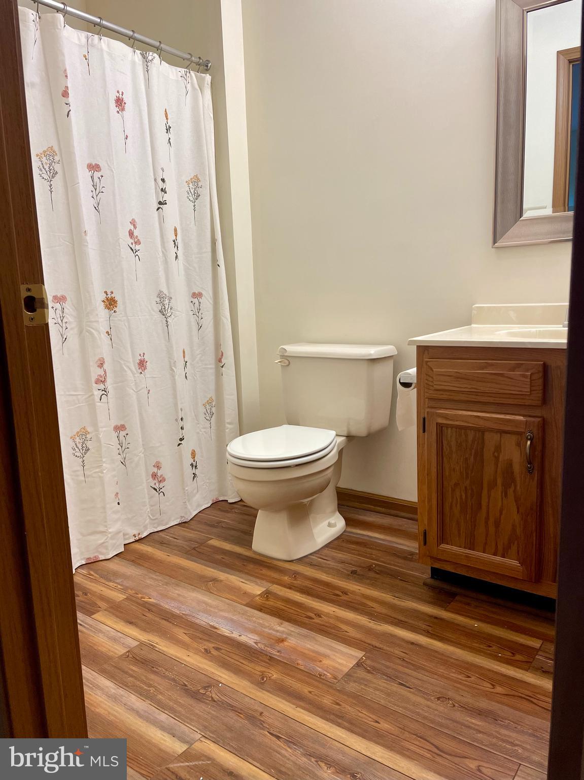 THE WOODS RESORT - Residential Lease